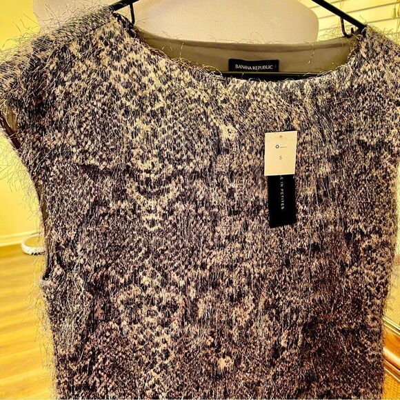 BANANA REPUBLIC ABSTRACT SNAKE SKIN PRINT FRINGE EYELASH BLACK & GRAY TOP S NWT - Picture 3 of 16